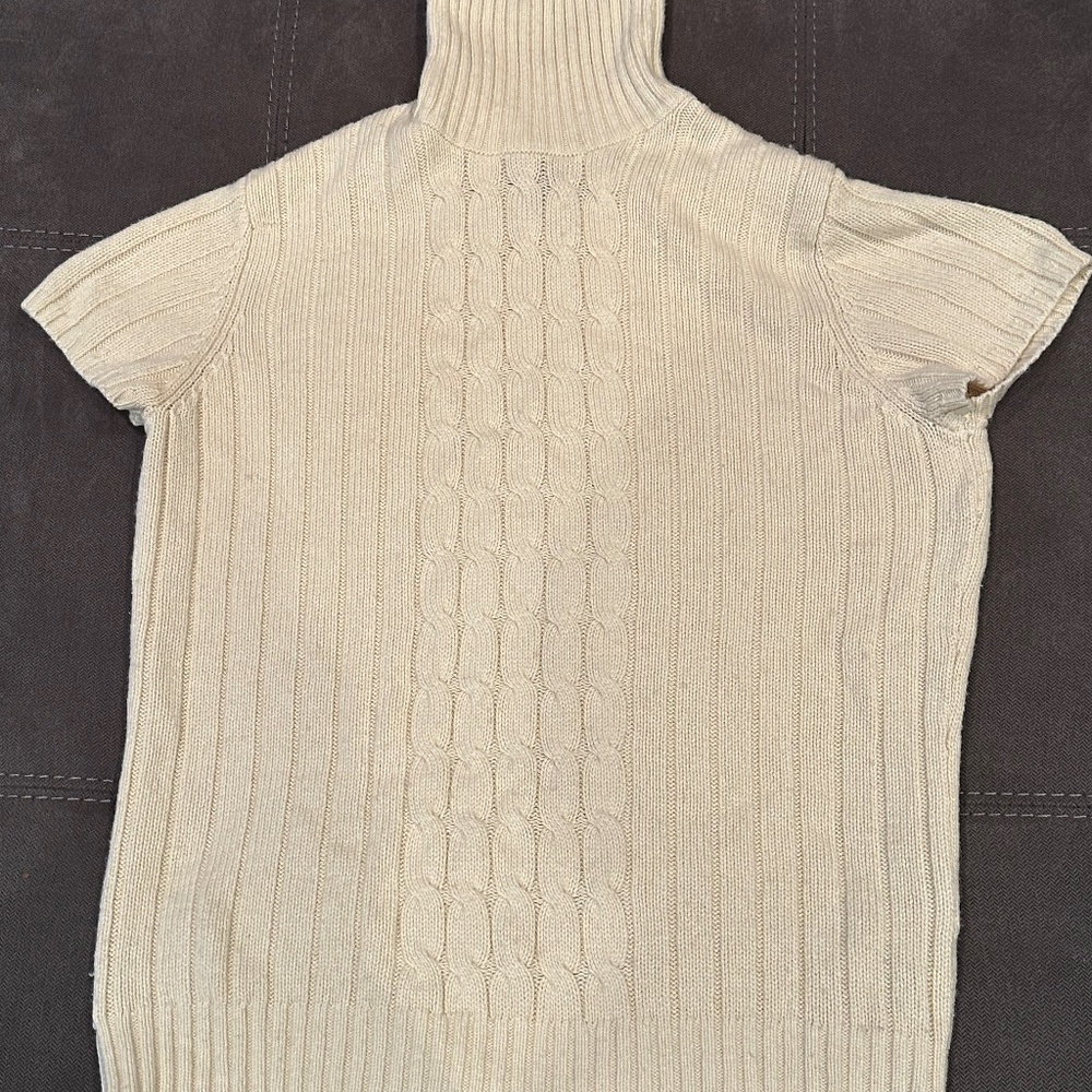 Cap sleeves turtleneck